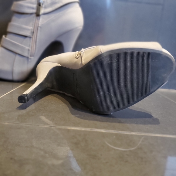 Peep toe ankle boots - Picture 3 of 7